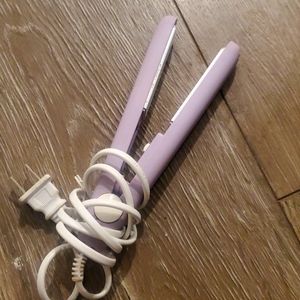Travel size straightener